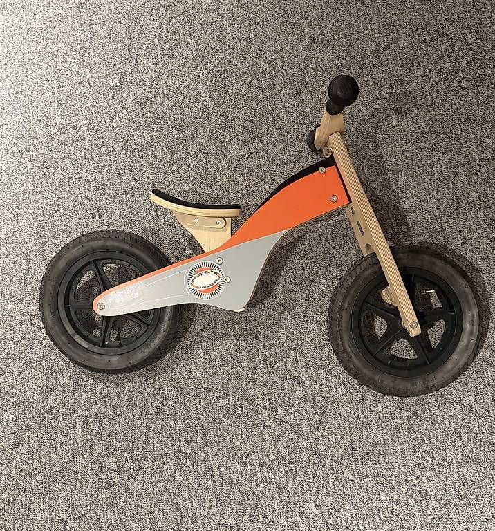 Velos: Petit vélo en bois neuf – Gebraucht aus Genève von flocon06