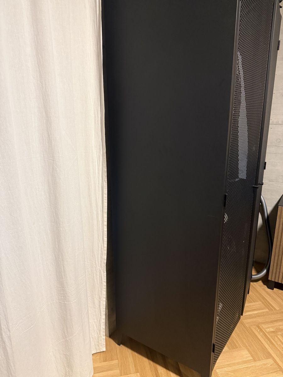 Armoires: Schrank schwarz Metall – D'occasion à Birsfelden par luc_pyp6