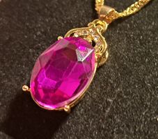 Collier avec pendentif pierre de cristal