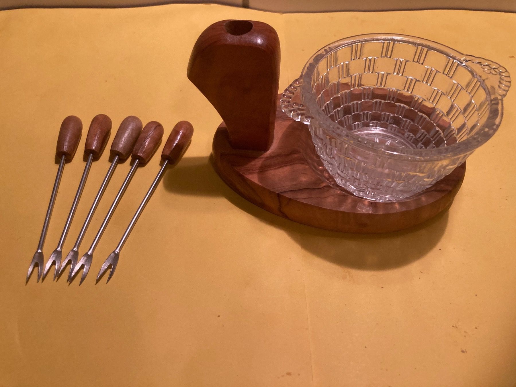 Forchette: Glas-Schälchen auf einem Holz mit 5 kleinen Gabeln – Usato da Zürich venduto da Chaeffeler 1