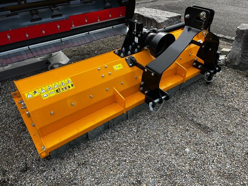 John Deere Traktoren: Traktor John Deere 3025 E mit Müthing Mulcher – Neu (gemäss Beschreibung) aus Baar von renewismer 4