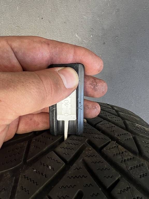 Pneumatici & Ruote complete: 185/60 R15 Winterreifen – Usato da Sursee venduto da gas_8n5t 4