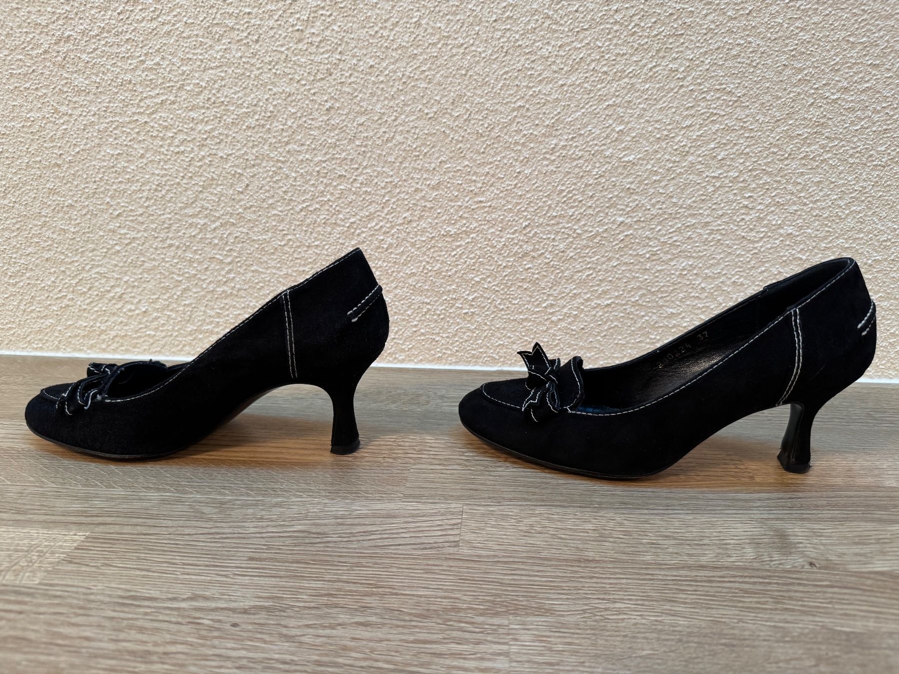 Chaussures femmes: Cosmo - Escarpins en daim – D'occasion à Zürich par odi_ldv8 1