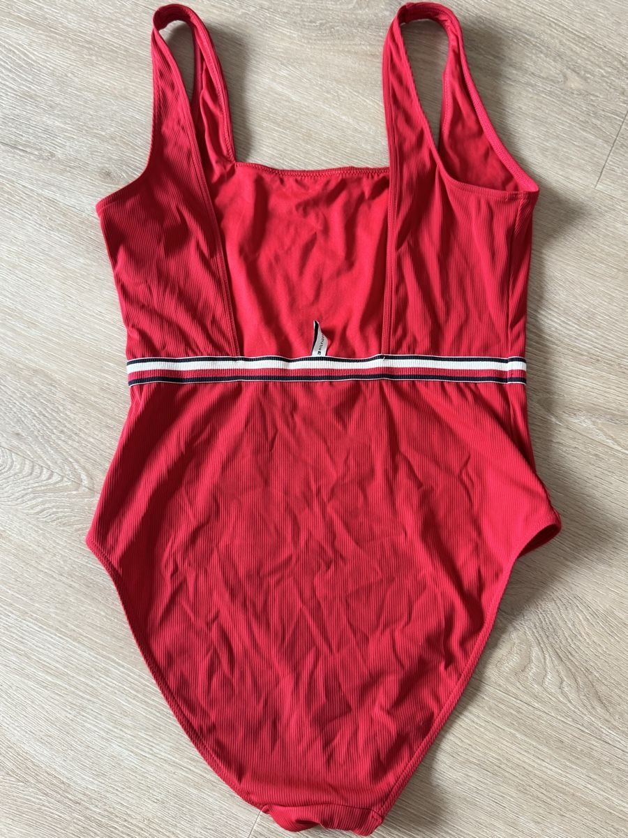 Tommy Hilfiger Maillots de bain & Bikinis: Badeanzug rot S Tommy Hilfiger – D'occasion à Basel par kat_nxf7 1