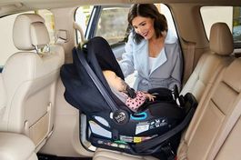 Baby Jogger City GO 2 Babyschale mit ISOFIX Basis
