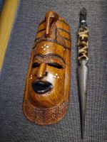 Afrikanische Holzmaske mit gratis kleiner Speer Neuwertig