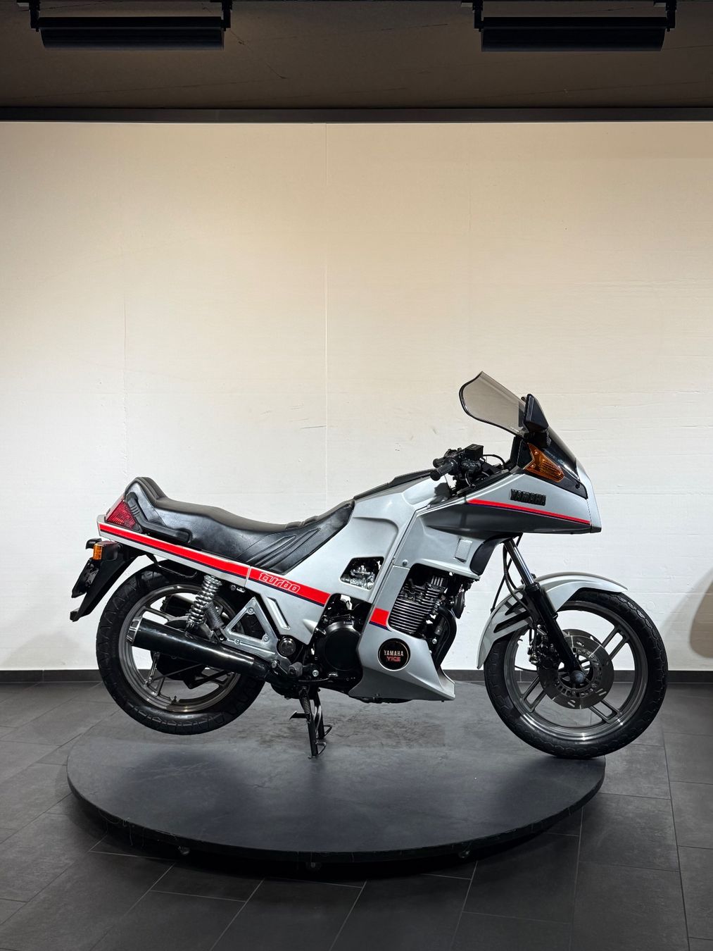 Yamaha Strada: Yamaha XJ 650 Turbo – Usato da Zell LU venduto da .VR46. 4