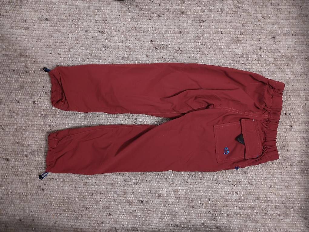 Pantaloni: Pantalon de grimpe E9 enfant 8 ans – Usato da Fribourg venduto da nhurlima 1