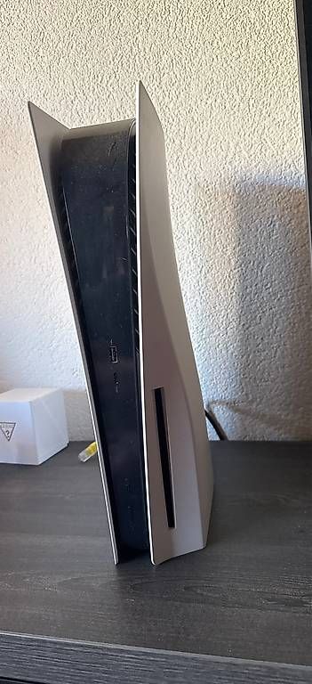 Consoles: Ps5 inkl 2 Controller – D'occasion à Spiez par mar_6xv8