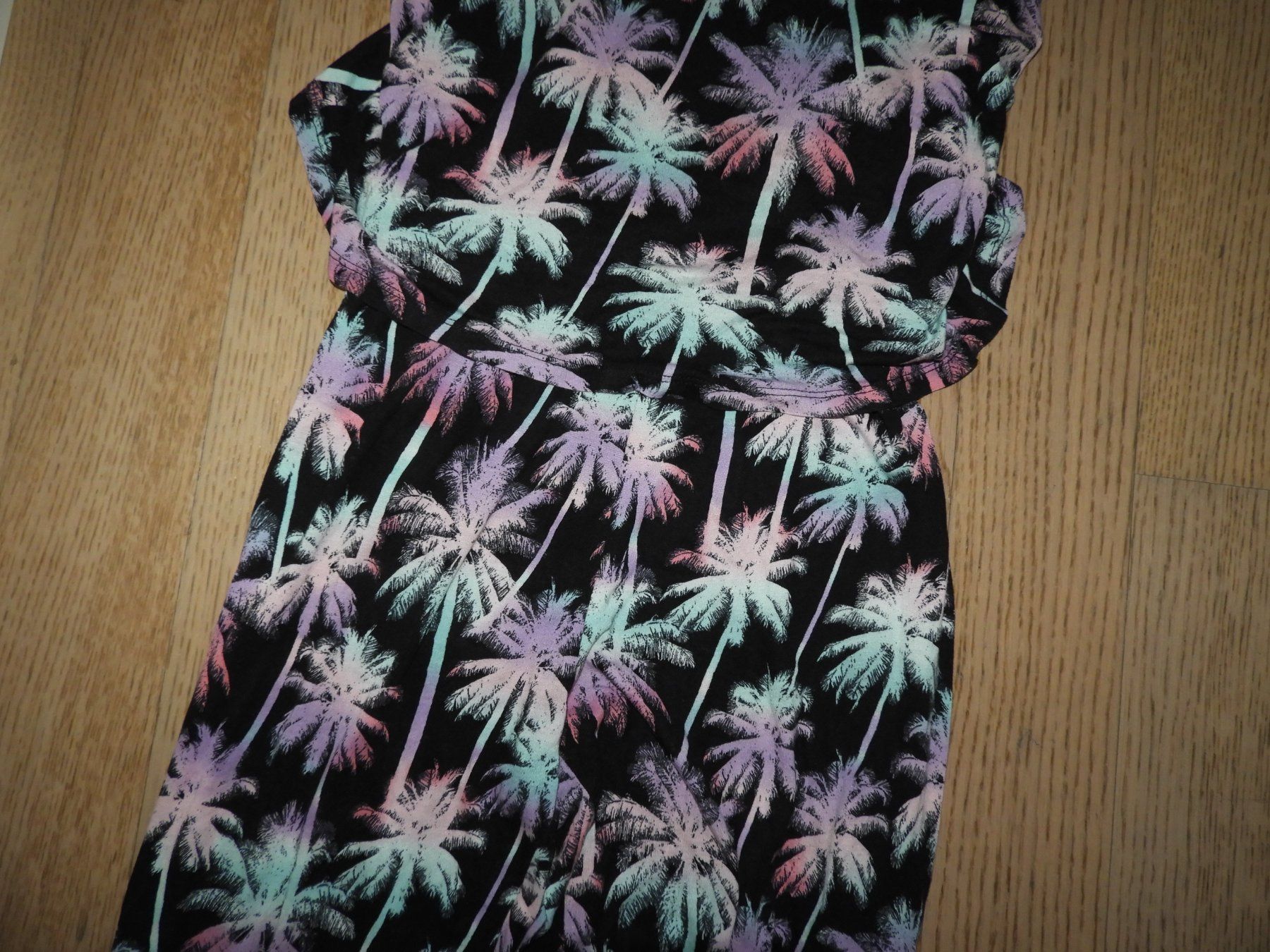 H&M Jumpsuits: Sommerlicher Jumpsuit mit Palmenmuster, Grösse 170 – Gebraucht aus Hergiswil NW von Noema2006 2