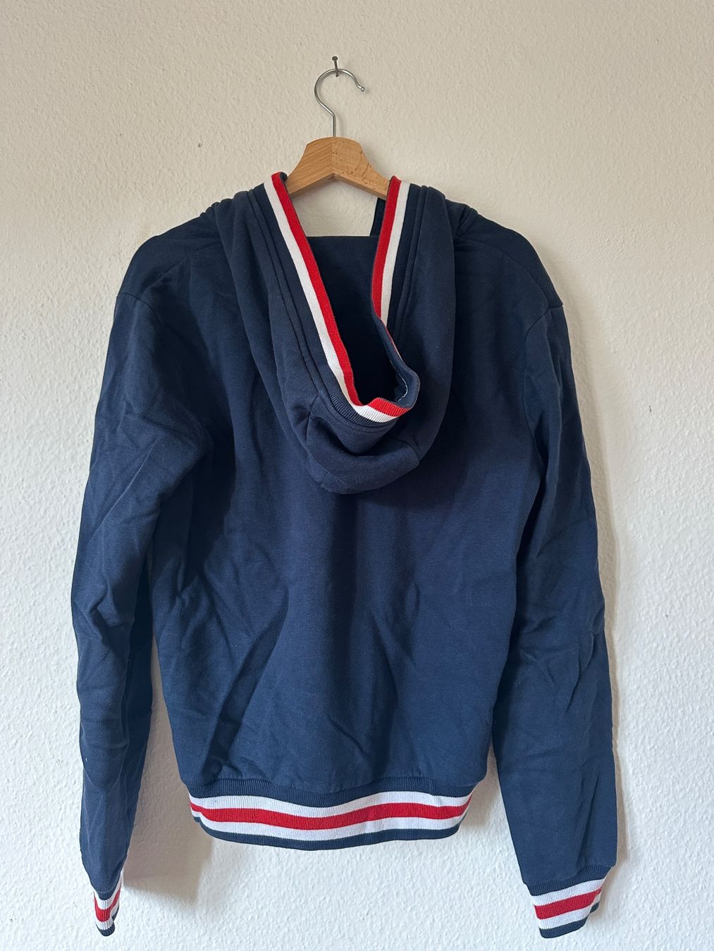 Ellesse Pullover & Sweatshirts: Ellesse Kapuzenpullover in blau Gr. 38 – Gebraucht aus Winterthur von Studi_009 2