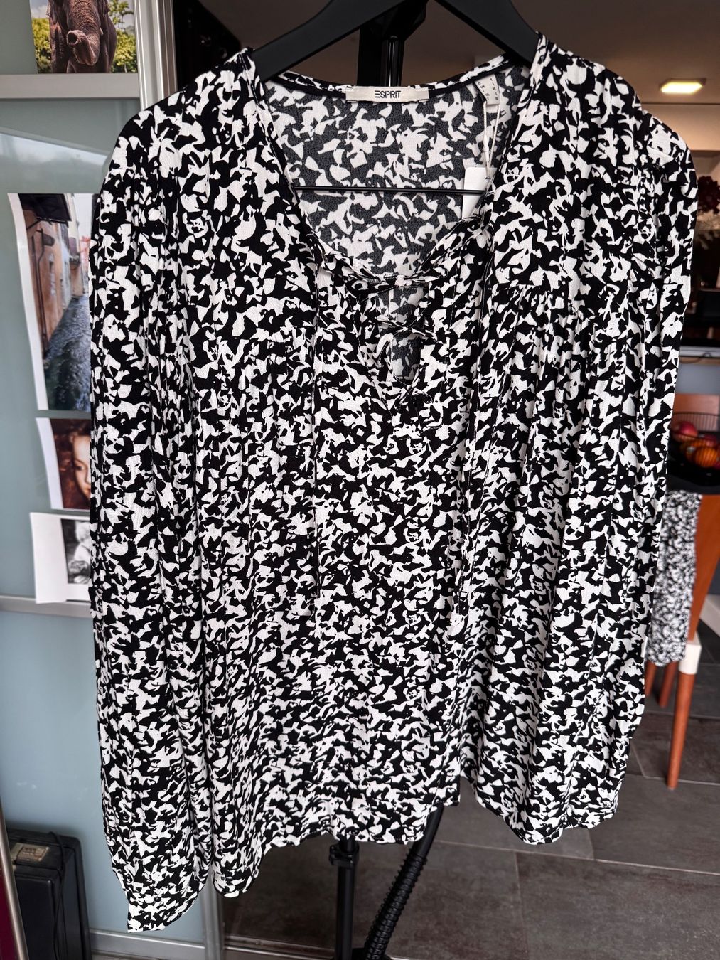 Esprit Camicette: Blouse Esprit noir et blanc, – Nuovo e nell'imballaggio originale da Vuisternens-Romont venduto da gol_xp6p 1