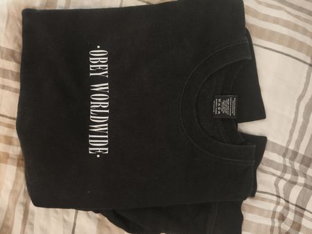 Pull Obey noir, Taille M, peu porté