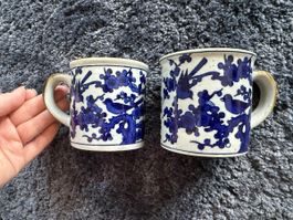 2er Set Vintage Keramik Tassen – Blau-Weiss "Vogel & Pflaume