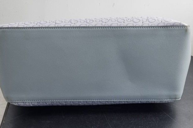 Guess Borse da donna: Gebrauchte Guess Handtasche mit Ketten – Usato da Flums venduto da Flumsantik 5