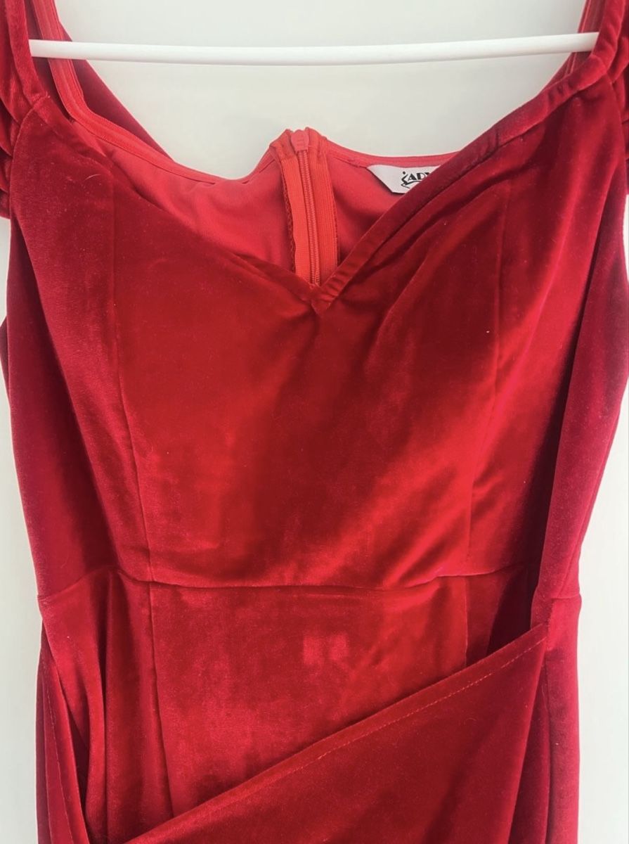 Vestiti: Abendkleid rot – Usato da Winterthur venduto da millividi 1