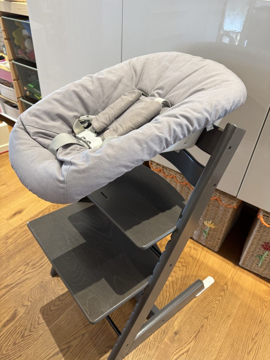 Stokke Chaises hautes: Stokke Tripp Trapp Babyschale - Versand ok – D'occasion à Neuhaus SG par chinderegge 1