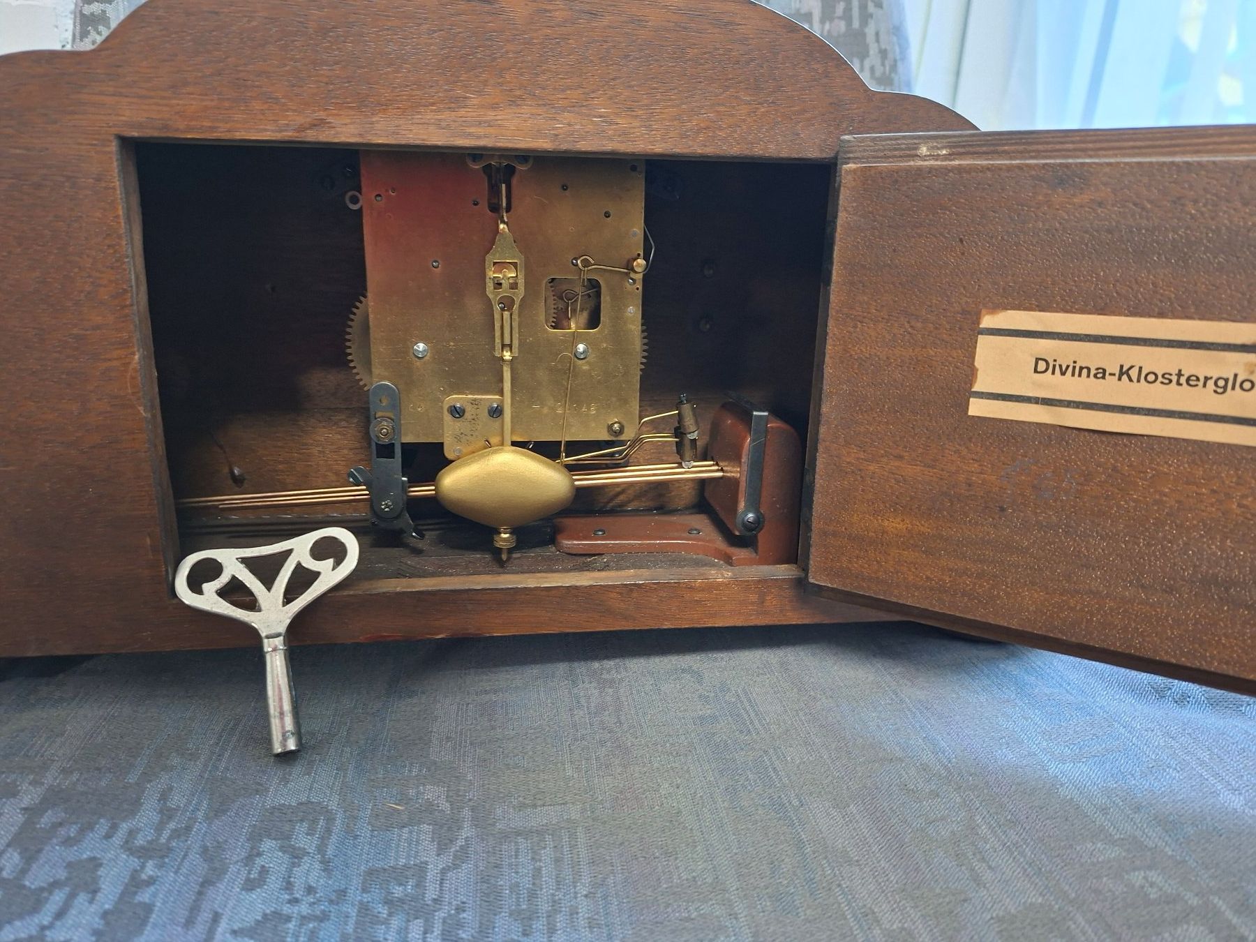 Orologi da terra & Orologi da parete: Antike Kaminuhr mit "Divina-Klosterglockengong" – Usato da Neftenbach venduto da Werthe 2