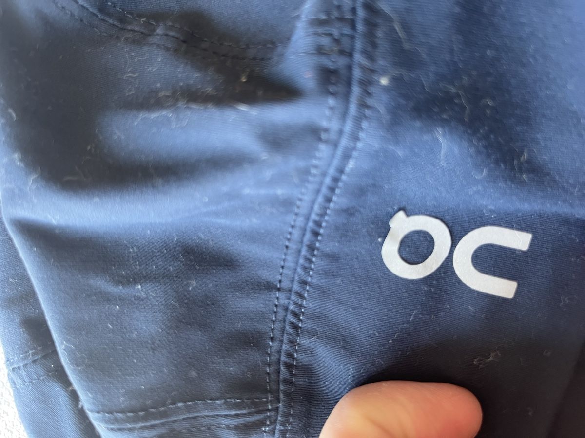 Copricapi, berretti & cappellini: ON Running Beanie dark blue size one size good condition – Usato da Lausanne venduto da Danash 3