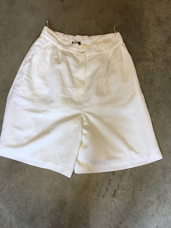 Pantaloni: Kurze Hosen – Usato da St. Gallen venduto da mel_d2rj