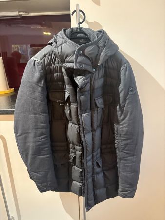 Moncler Winterjacke Grösse 4