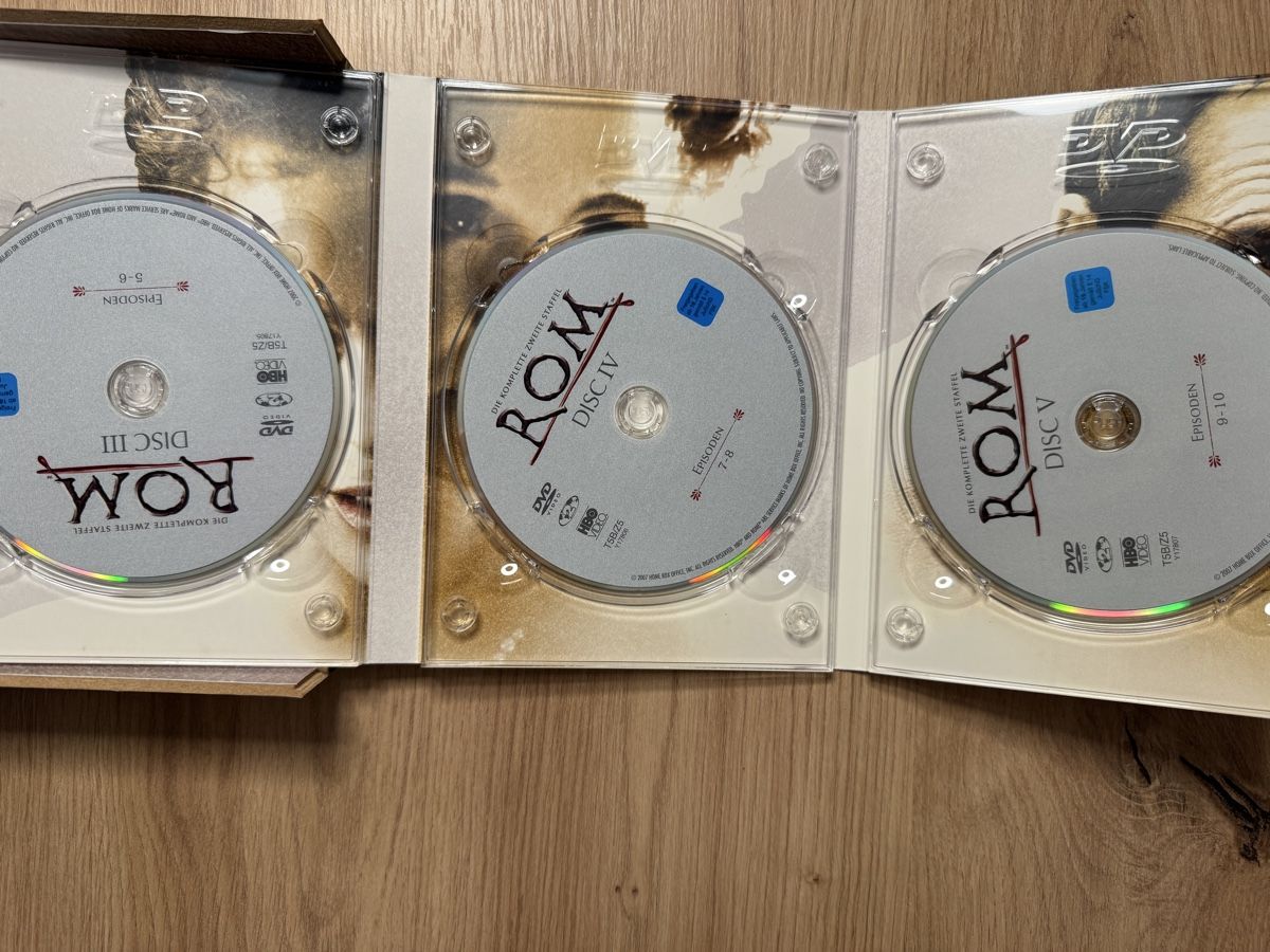Tutti i DVDs: DVD Box - Rom - Die komplette 2. Staffel – Usato da Biberist venduto da etesummer 4