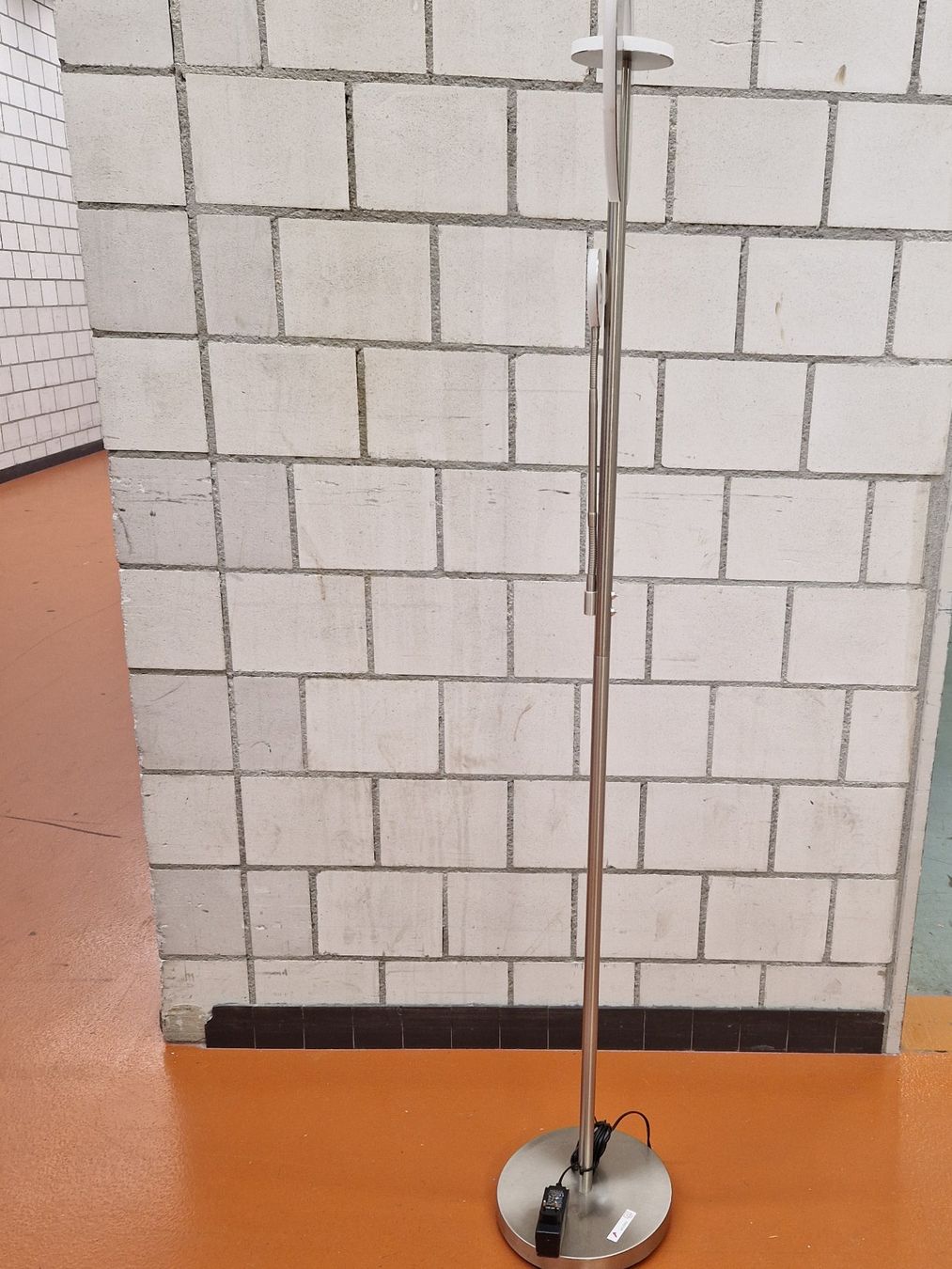 Lampade: LED Stehlampe – Usato da Bern venduto da latrouvaillebern 8