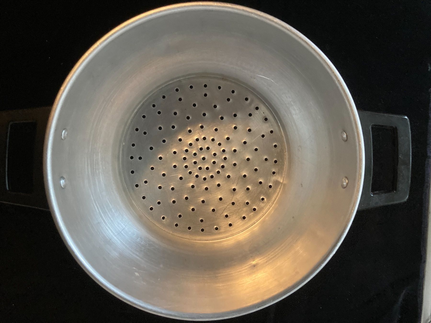 Elettrodomestici da cucina: Altes Löcher-Becken aus Alu – Usato da Zürich venduto da Chaeffeler 2