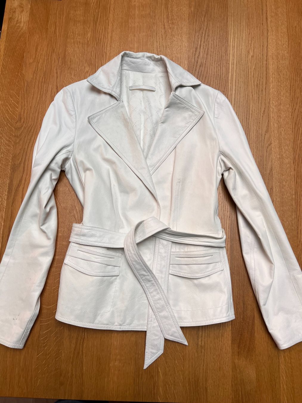 Bally Jacken: Schicke Bally Lederjacke Gr. 38 Weiss – Gebraucht aus Zumikon von jensbehlau81