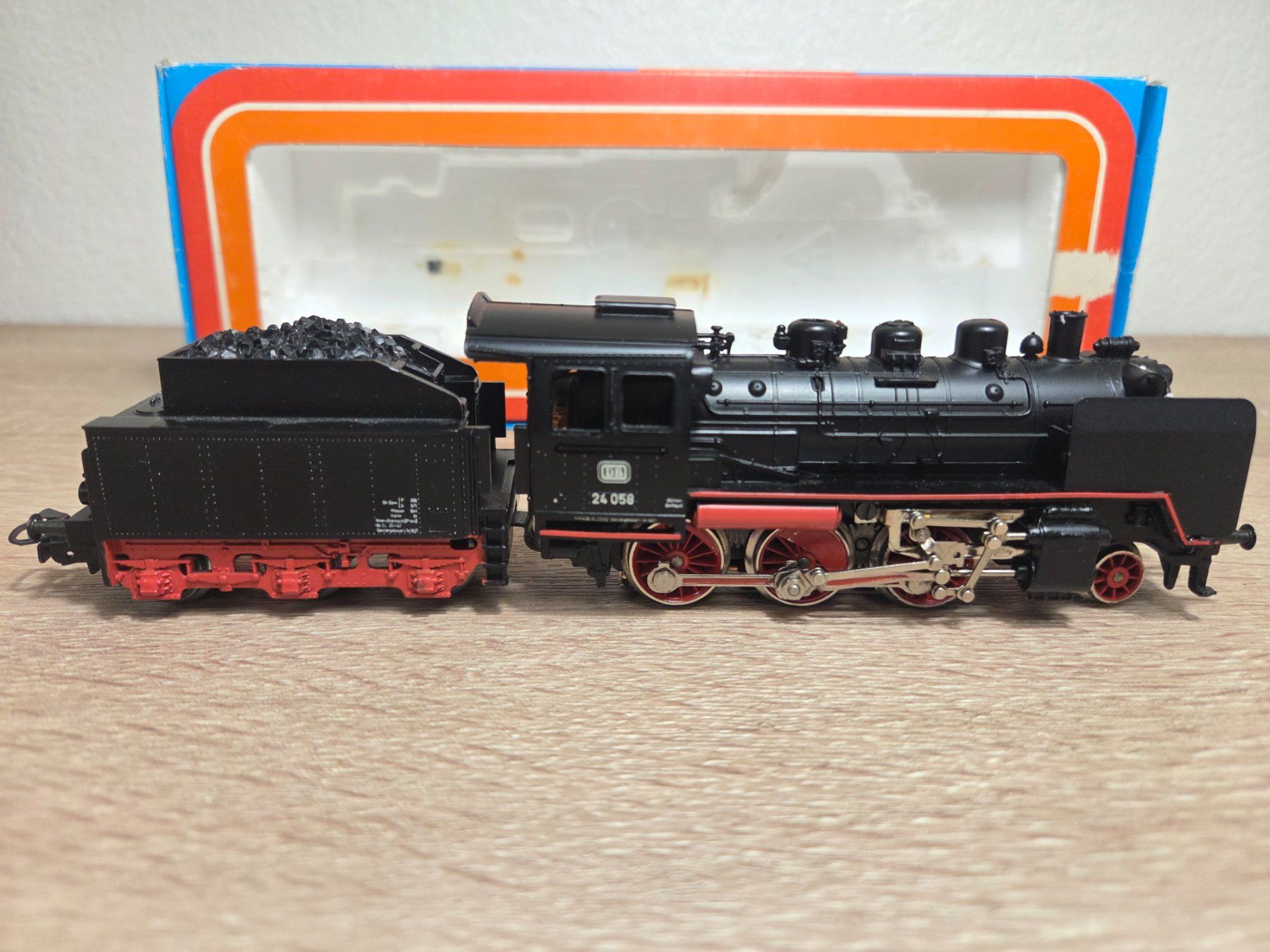 Märklin Modellini di ferrovie: Märklin 3003 Dampflok BR 24 DB H0 – Usato da St-Aubin-Sauges venduto da Lo_Go 1