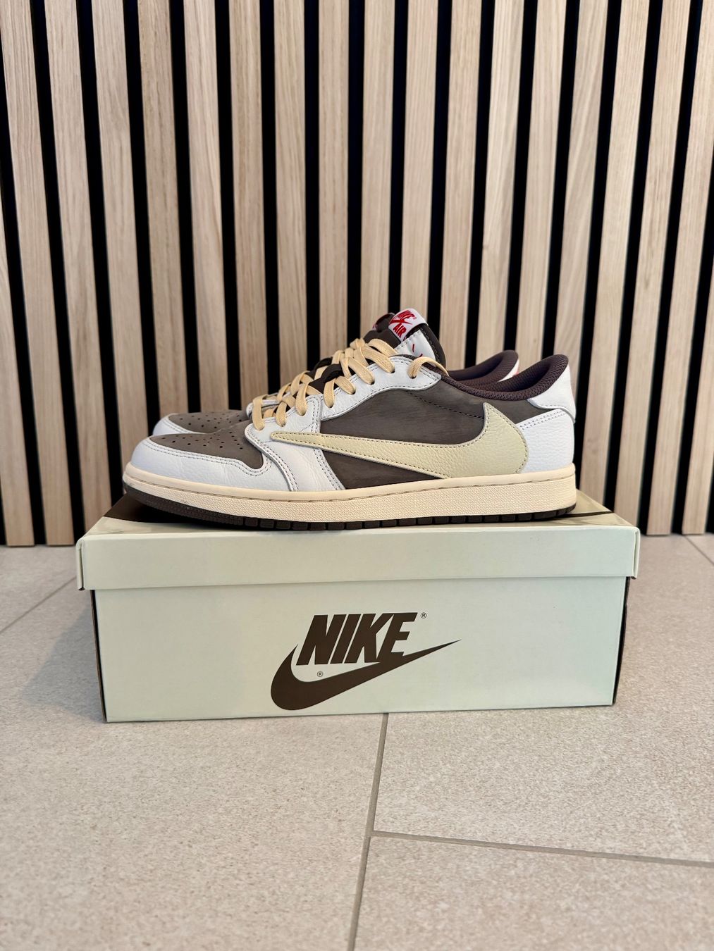 Nike Herrenschuhe: Nike Travis Scott Reverse Mocha - Gr. 42.5 – Gebraucht aus Illnau von  3