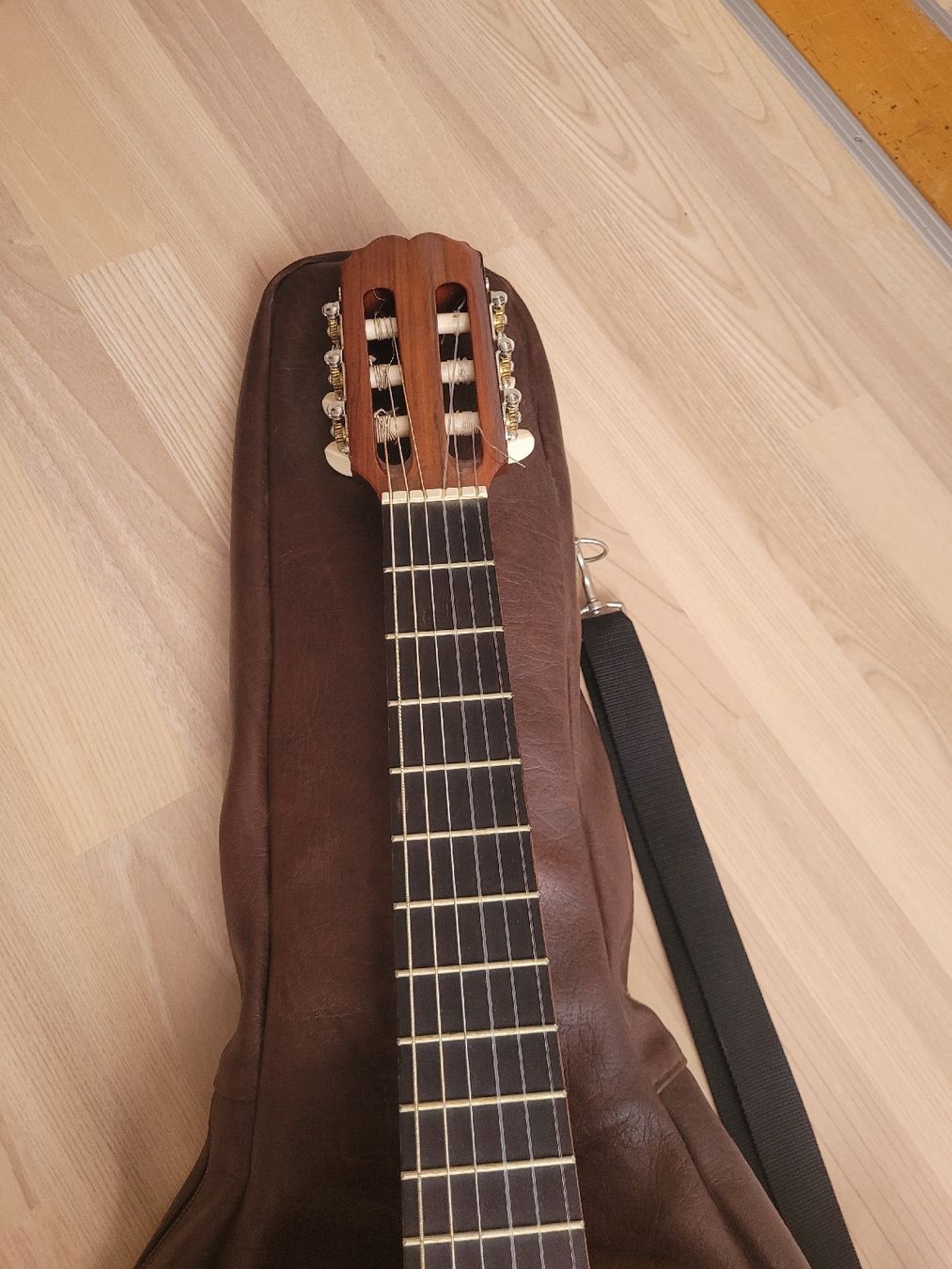 Strumenti musicali: Gitarre  – Usato da Lyss venduto da rox_pm9x 2