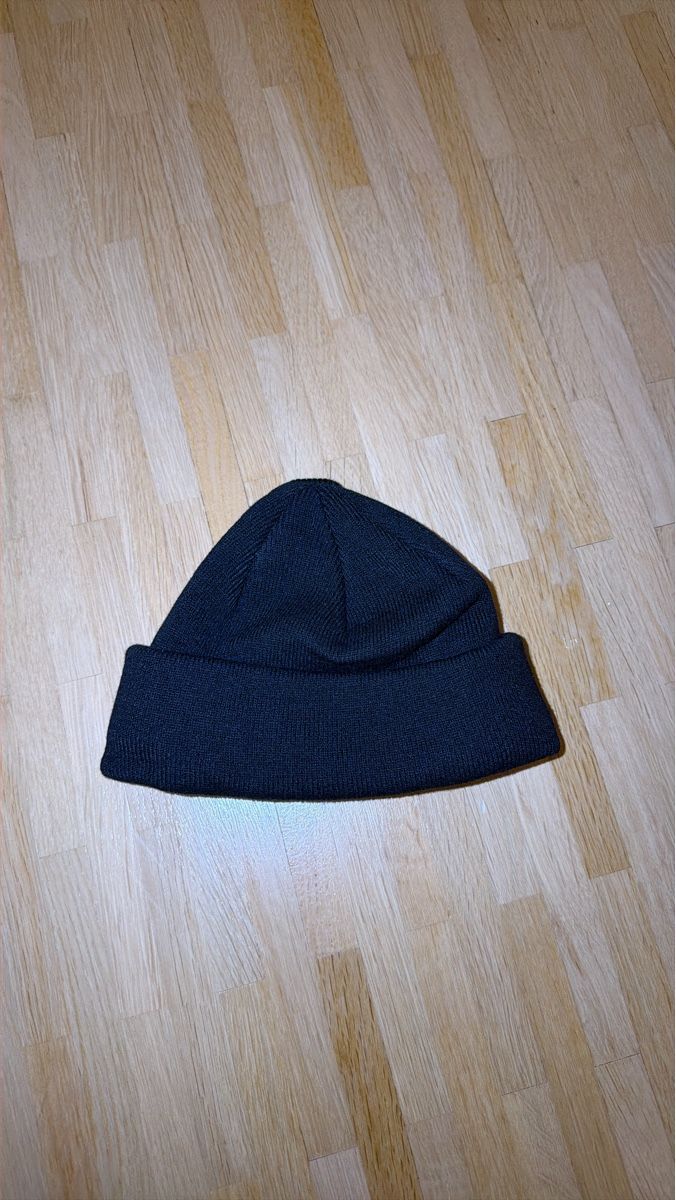 Asos Copricapi, berretti & cappellini: Schwarzer, kleiner Beanie – Usato da Zürich venduto da wid_f885