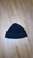 Schwarzer, kleiner Beanie