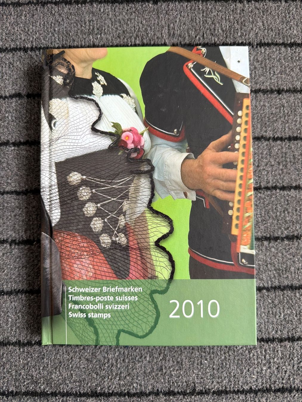 Album: Schweizer Briefmarken Jahrbuch 2010 - Gestempelt – Usato da Wangen SZ venduto da Bendra