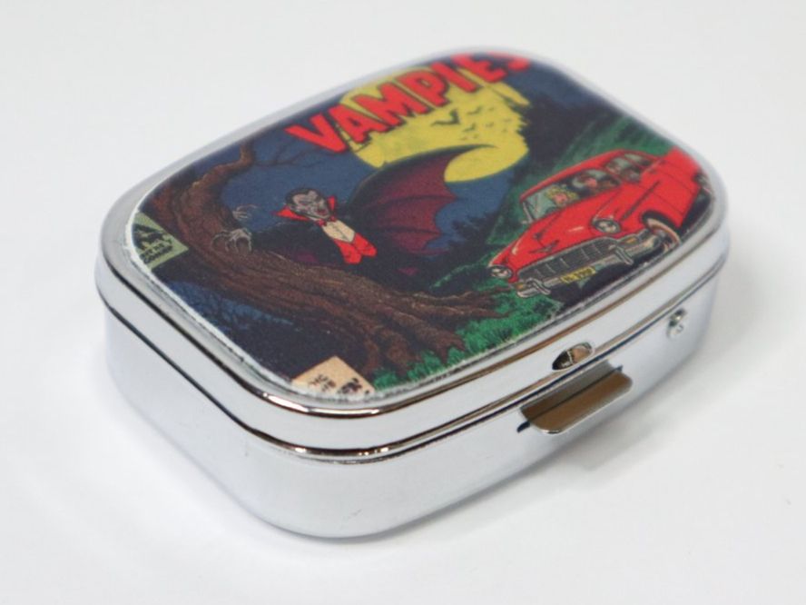 Altro in Cosmetici & Cura: Metall Pillendose Vampir Dracula Oldtimer  neu Dose – Nuovo (secondo la descrizione) da Eschenbach SG venduto da Astalavista 1