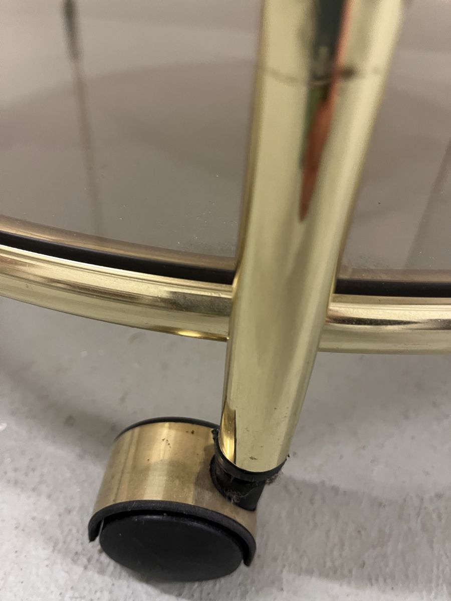 Tavoli: Goldener Glastisch mit Rollen – Usato da Rüti ZH venduto da Walti0 3