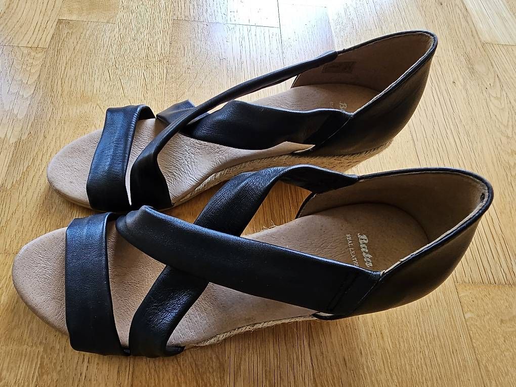 Scarpe da donna: Schwarze Damen-Sandalen Bata Grösse 40 – Usato da Thun venduto da ThunerinM 2