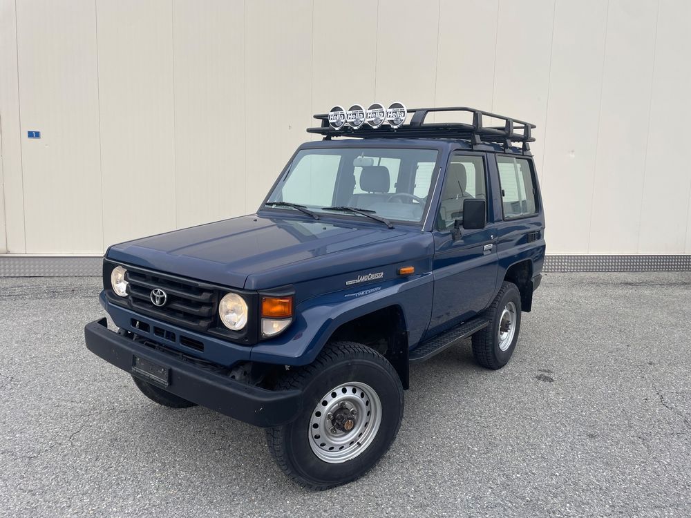 Toyota Land Cruiser HZJ71