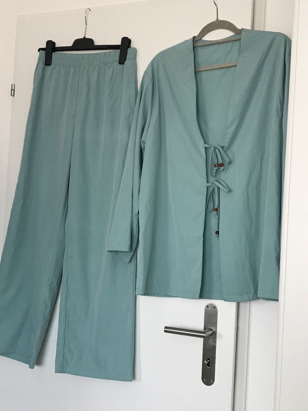 Completi & Tailleur: Mintfarbener Sommeranzug mit Bindedetail - Grösse L – Nuovo (secondo la descrizione) da Dübendorf venduto da nela123 5