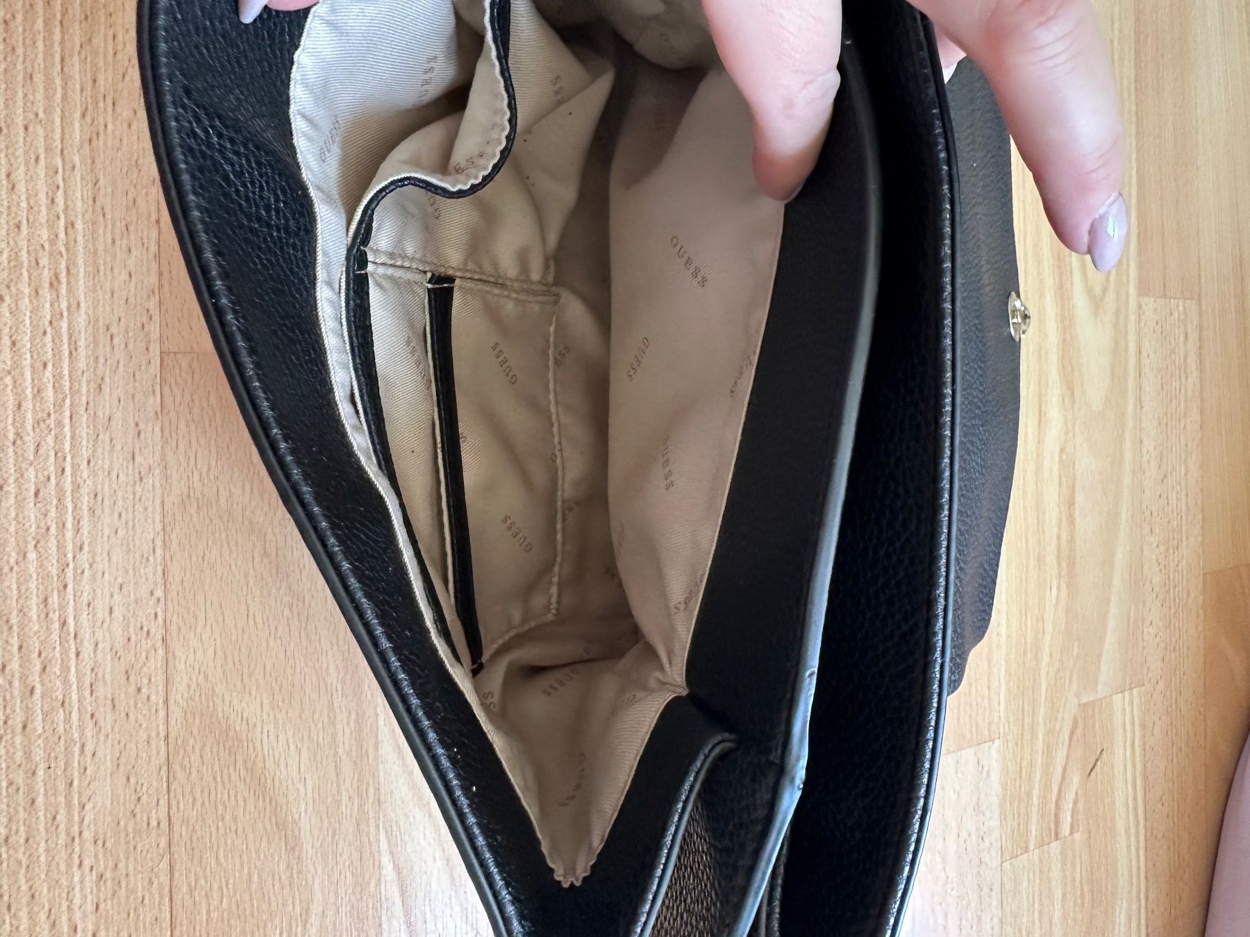 Guess Sacs femmes: Tasche schwarz Guess – Neuf (Voir description) à Zufikon par tam_gfx6 4