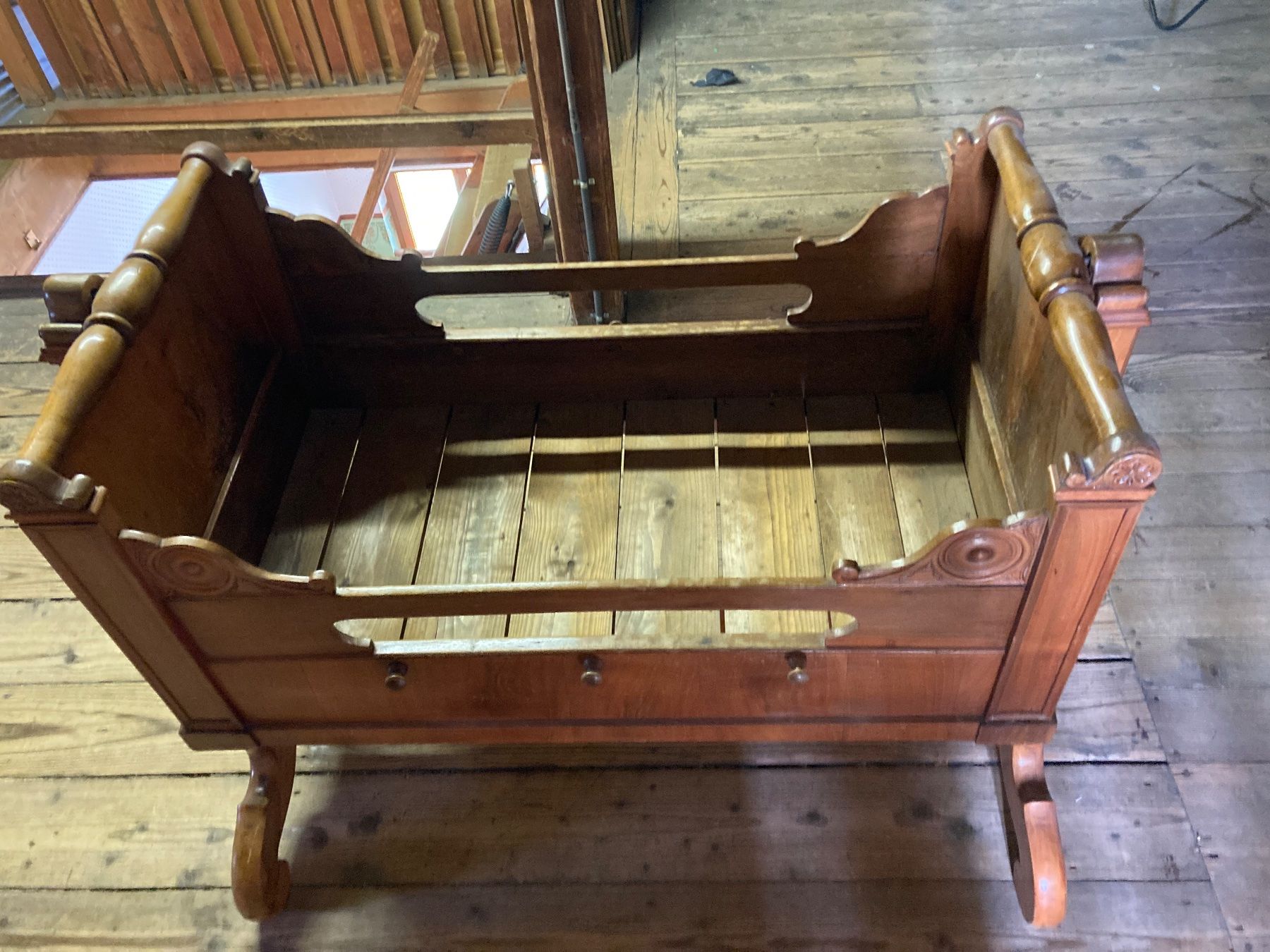 Sdraiette & Sdraiette a dondolo: Antike Wiege aus Holz – Usato da Gossau SG venduto da cmock 1