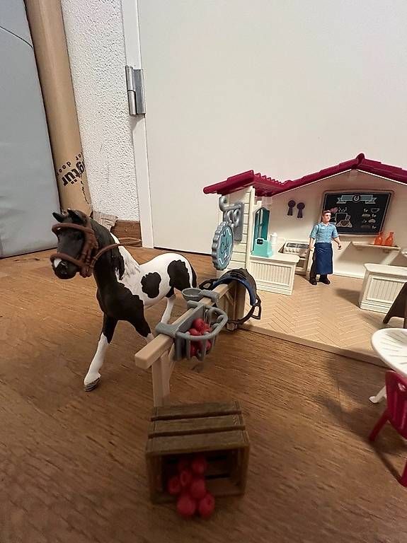 Giocattoli: Schleich Café – Usato da Hünenberg See venduto da Dowjones 1