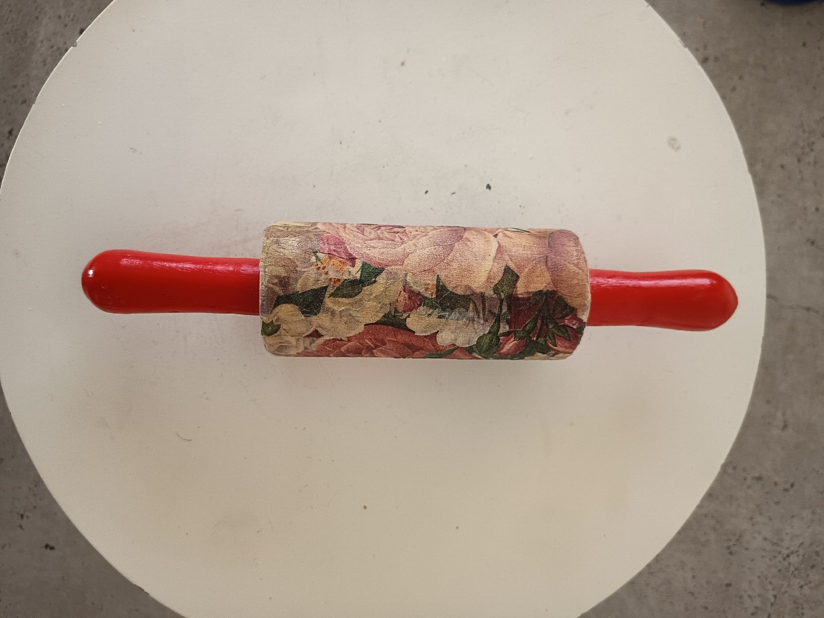 Tous les outils: Mini Rollen mit Blumenmuster und roten Griffen – D'occasion à Wangen b. Olten par crea_look