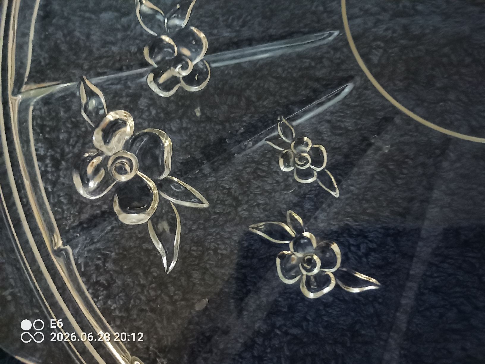 Servierplatten: Dekorative Glasplatte mit Blumenmuster – Gebraucht aus Zürich von Mitzi6 2