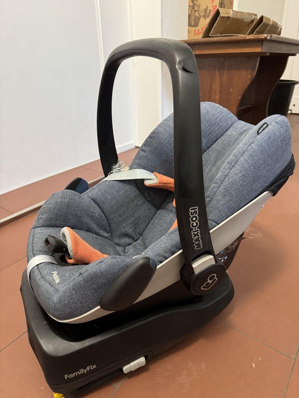 Maxi-Cosi Seggiolini per auto: Maxi-Cosi Pebble Plus mit Basisstation FamilyFix – Usato da Zürich venduto da pet_2lhx