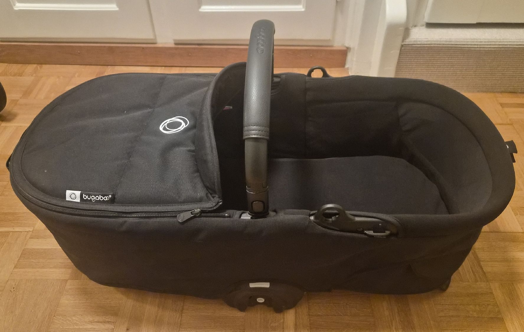 Bugaboo Poussette: Bugaboo Dragonfly bundle, black/grey – D'occasion à Schlieren par wol_yfz8 2