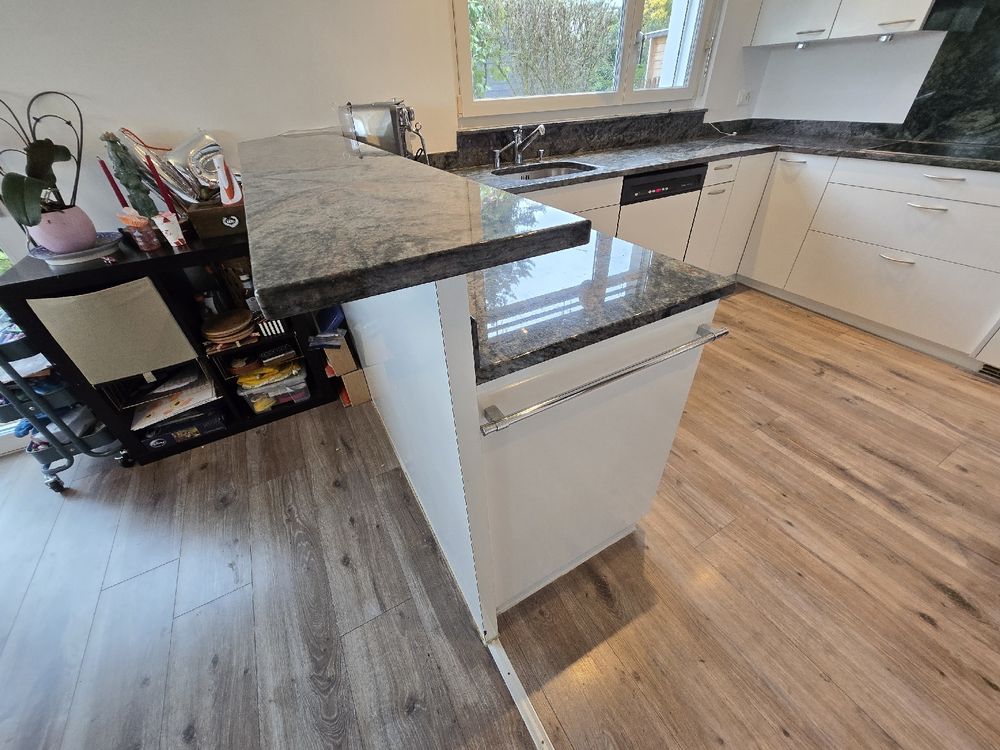 Used White Kitchen with Granite Countertops & Appliances (Gebraucht) in ...