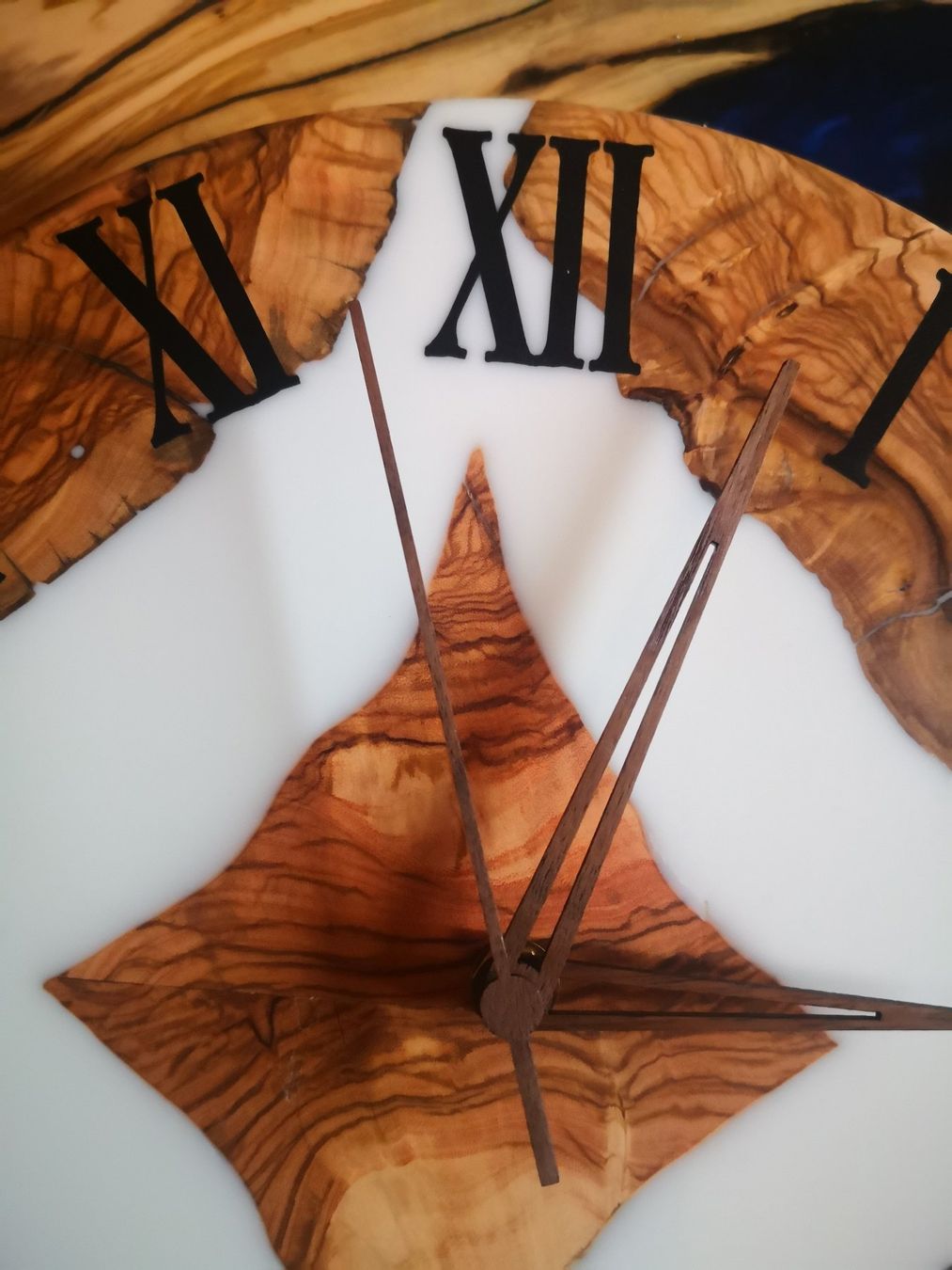 Uhr Olivenholz und Epoxidharz (Neu (gemäss Beschreibung)) in Bad