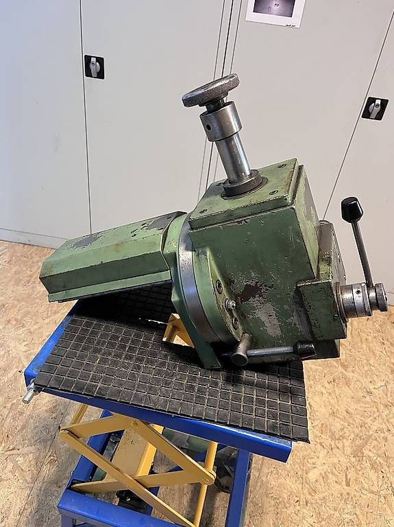 Aciera Toutes les machines: Aciera F4 Vertikalkopf letzte Generation – D'occasion à Männedorf par Flamberger 2